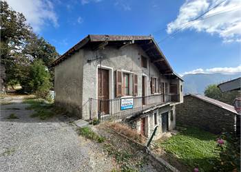 Casa Indipendente in borgata montana con giardino.