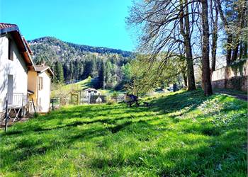 Appartamento con giardino e posto auto a Nava