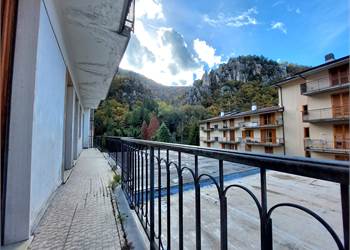 Three-room apartment with large balcony