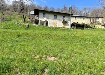 Casetta indipendente con terreno e rustico. 