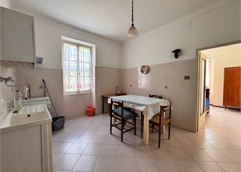 Appartamento con giardino e cantina