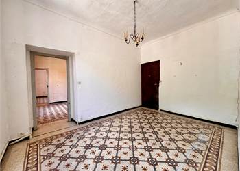 Four-room apartment in historic centre