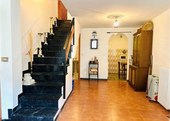 Large two-room apartment on two levels with cellar