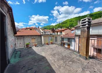 House with terrace in the historic center