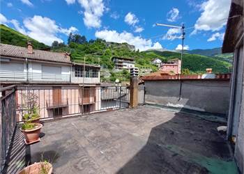 Casa con terrazzo nel centro storico di Ormea