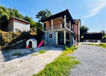 Casa indipendente con giardino e terrazzo