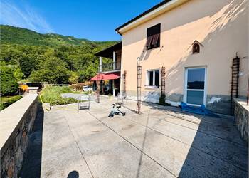 Casa indipendente con giardino e terrazzo