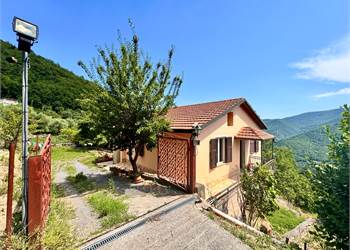 Casa isolata a cinque minuti dal centro