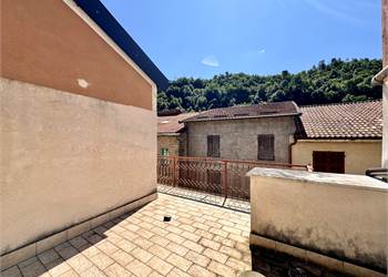 Casa semi-indipendente con terrazzo e garage