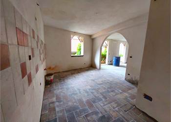 Casa di ampia metratura con terrazzo panoramico