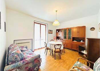 Trilocale con doppia esposizione, balconi e garage. 