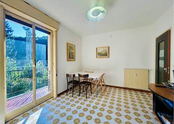 Ampio trilocale con due balconi soleggiati.