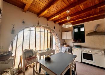Casa di paese in ottimo stato con terrazzo e orto