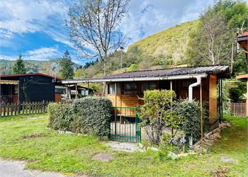 Bungalow with caravan, terrace and garden with parking space.