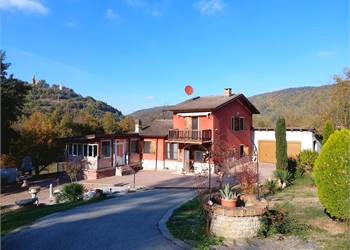 Villa con giardino e piccola piscina