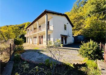 Proprietà con potenziale ricettivo a Leverone