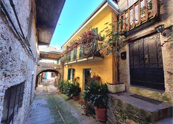 Casa in ottime condizioni abitative con loggiato