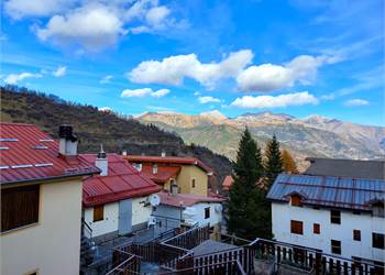 Bilocale con balcone vista Alpi 