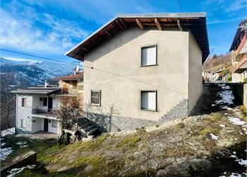 Casa indipendente con frutteto e vista Pizzo d'Ormea. 