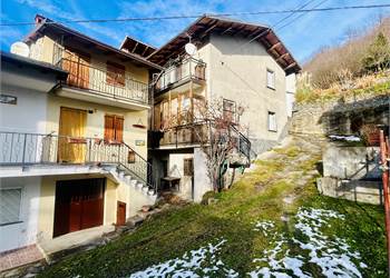 Detached house with orchard and views of Pizzo d'Ormea.