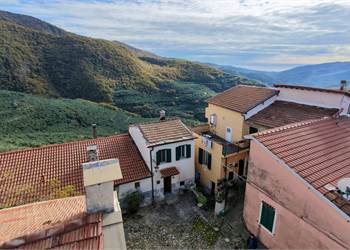 Casa in borgo medievale con terrazza panoramica vista mare