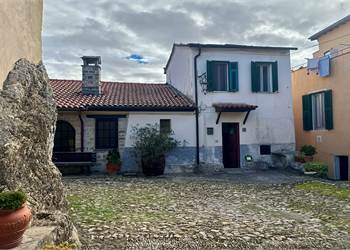 Casa in borgo medievale con terrazza panoramica vista mare