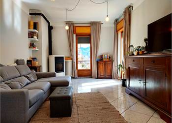 Appartamento di quattro vani in ottime condizioni abitative 