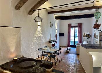 Casa di paese ristrutturata con vista fiume