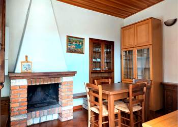 Appartamento su due livelli in tipico borgo collinare ligure